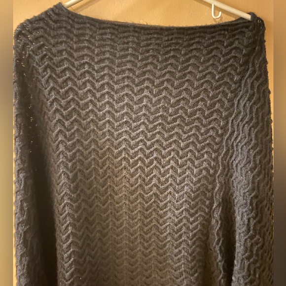 Lilly Morgan knit black cape/poncho with side fringes - NWT - Picture 3 of 7